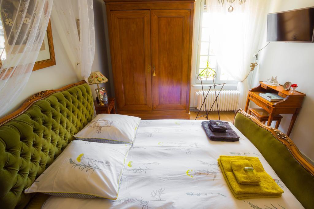 La Petite Maison Pres De L'Eglise Meillac Bilik gambar