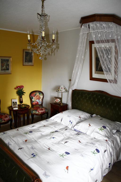 La Petite Maison Pres De L'Eglise Meillac Bilik gambar